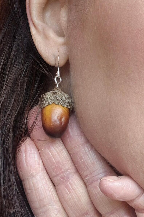 Sabrina øredobber Hasselnøtt brun