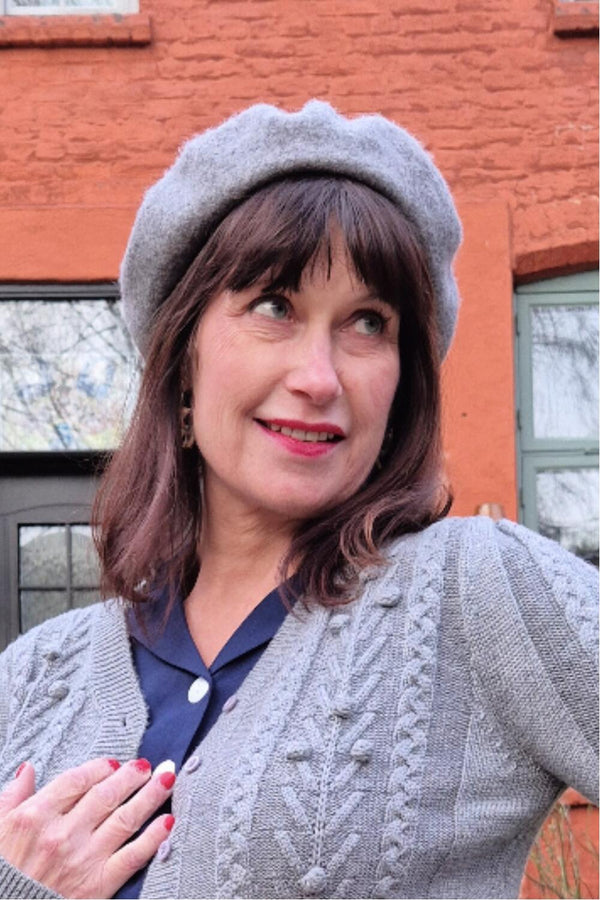 Grå alpelue eller beret i ull – retro stil fra Manillusion, Oslo.