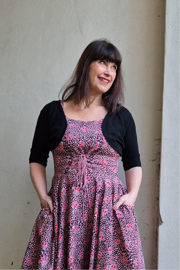 Sort 50-talls stil bolero med trekvart ermer - fra Manillusion, Oslo.