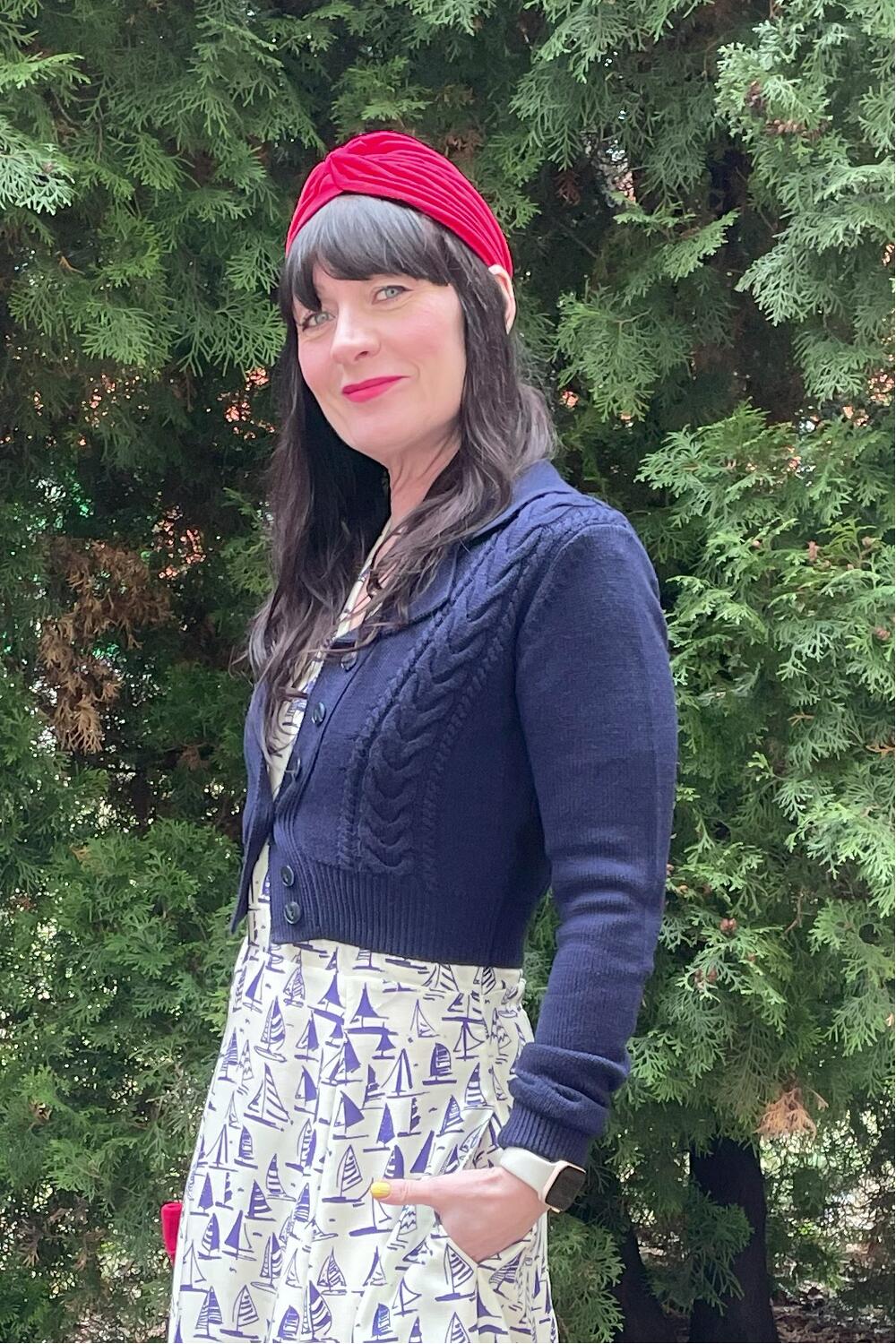 Blå cardigan i 50-talls mønster  med kabelstrikk - fra Manillusion i Oslo.