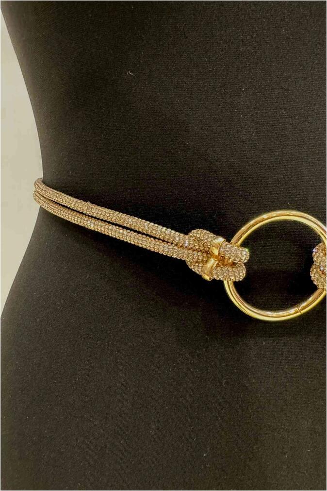 Gull taubelte med O-ring nærbilde– retro stil fra Manillusion, Oslo