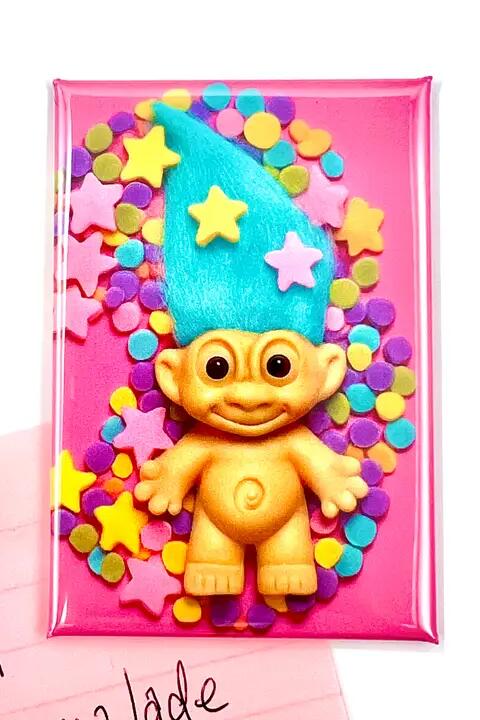 Bite Your Granny Magnet Magical Troll rosa