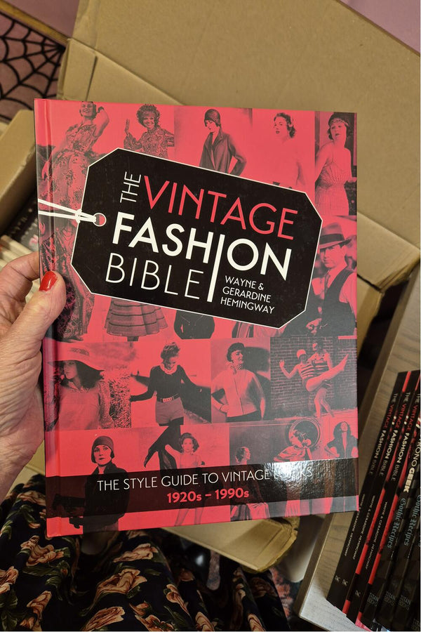 Boon Books The Vintage Fashion Bible rosa