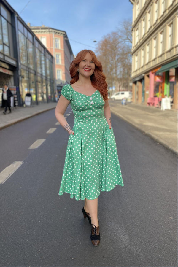Collectif Swingkjole Dolores Doll polkadot grønn hvit